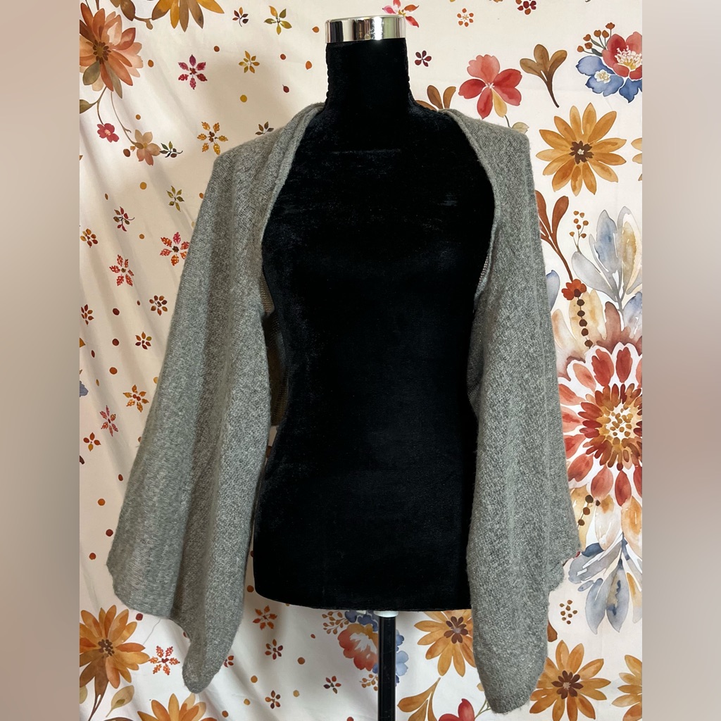 Women’s M Grey Lightweight Summer Fall Grey Preppy Office Work Crop Knit Shrug